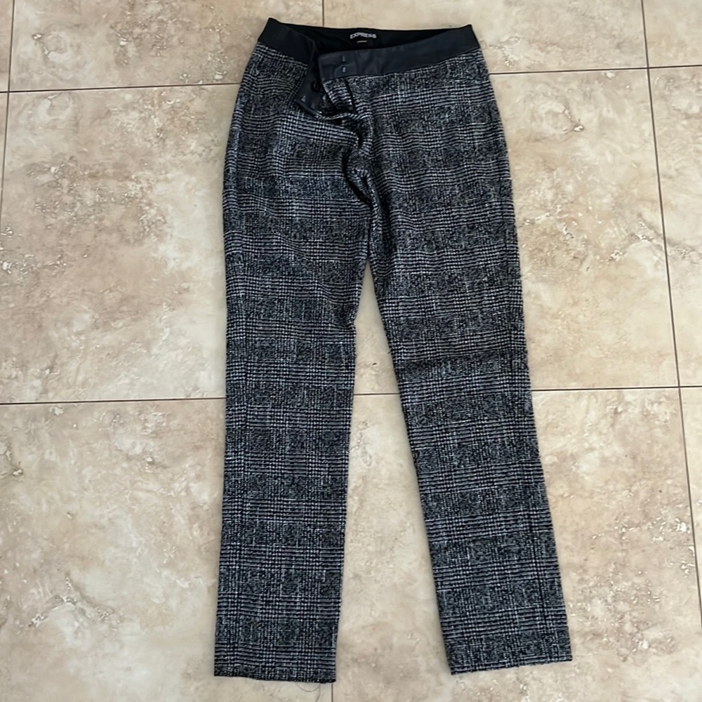 Women’s size 2R Express Columnist Pants
